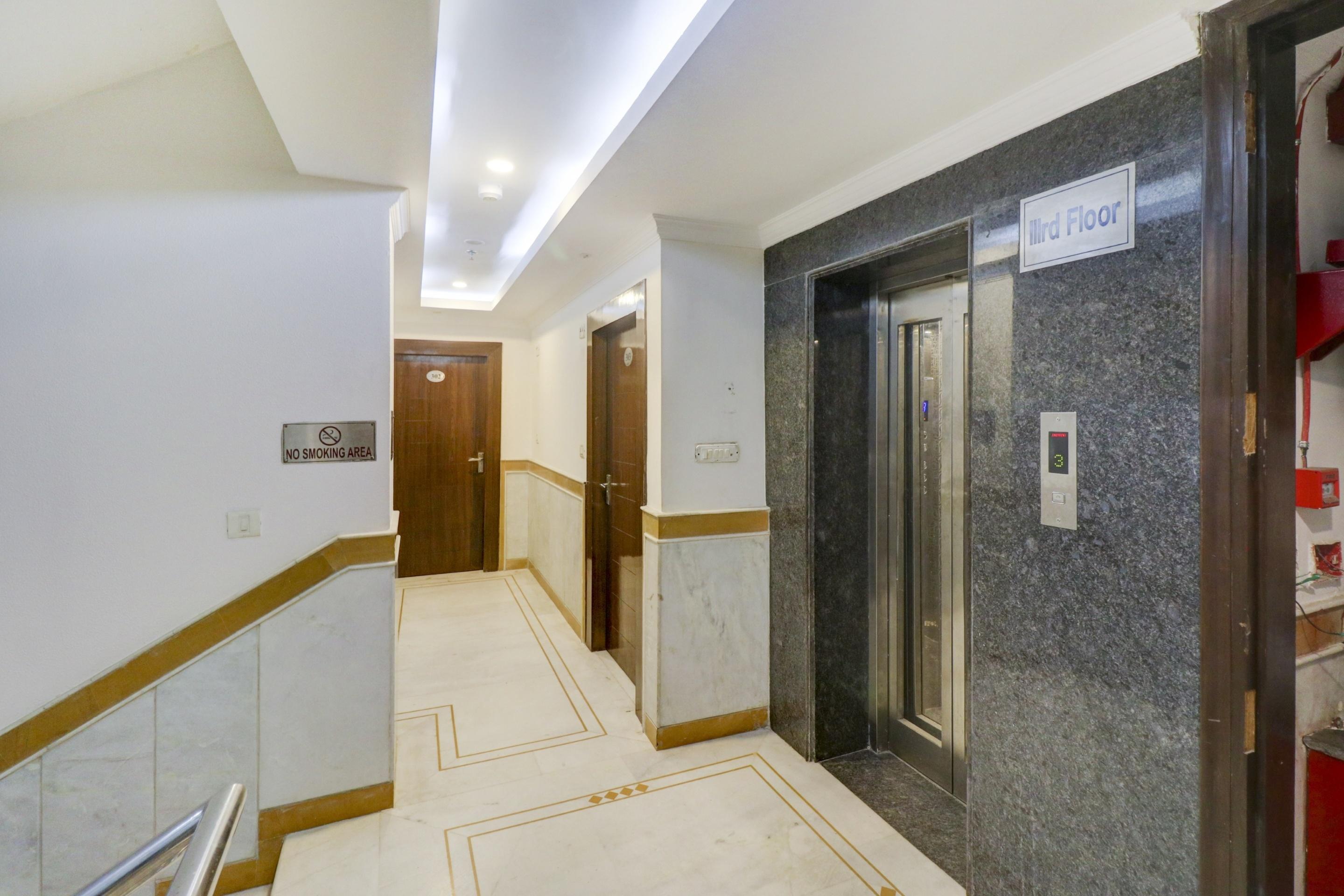 OYO Townhouse 517 La Sapphire Hotel New Delhi Eksteriør billede