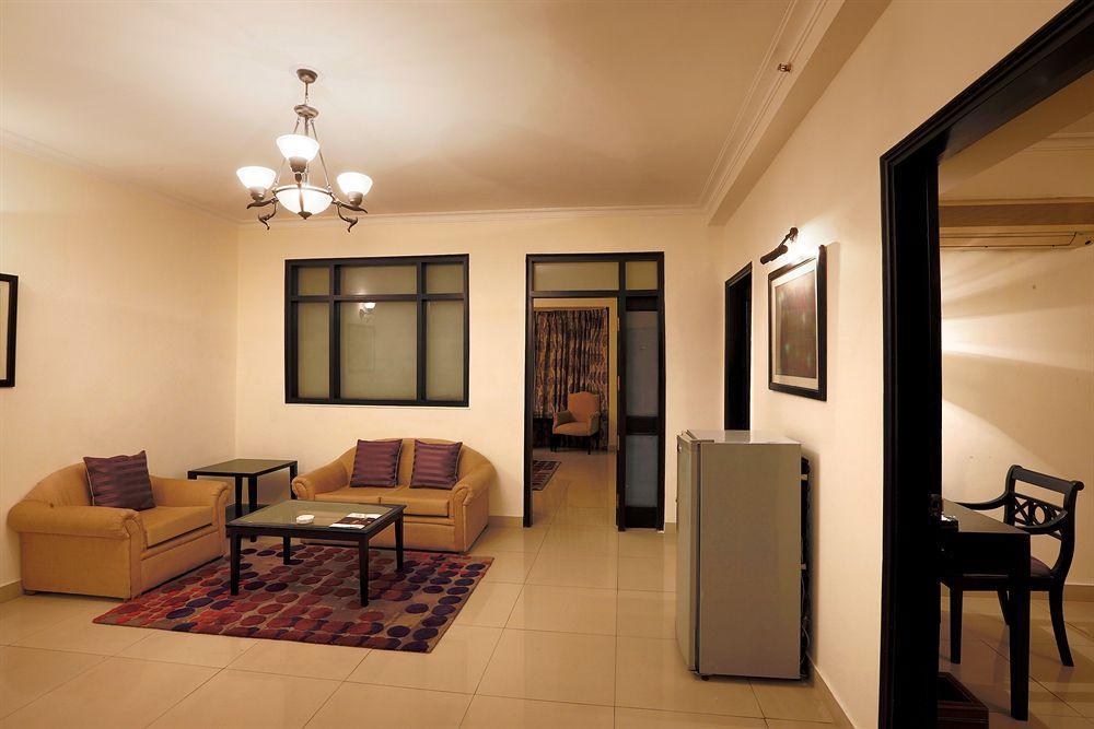 OYO Townhouse 517 La Sapphire Hotel New Delhi Eksteriør billede