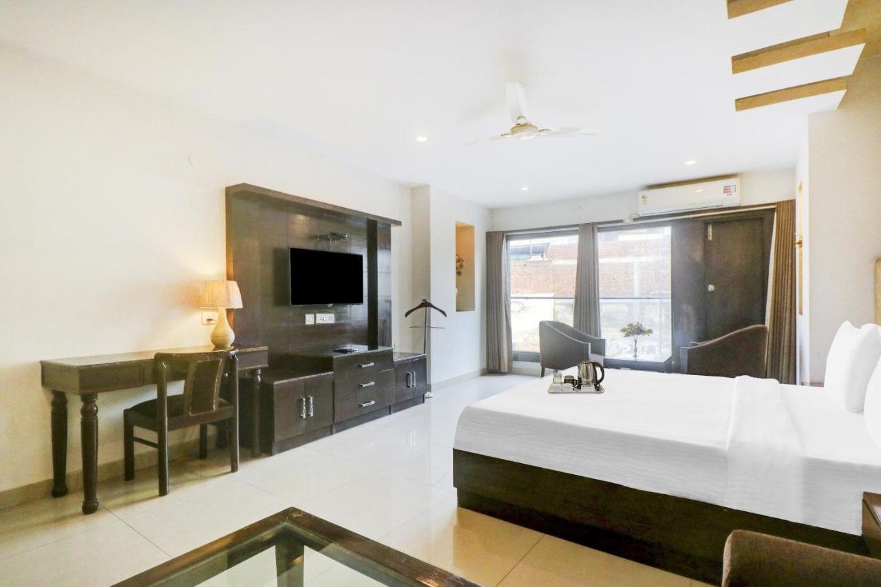 OYO Townhouse 517 La Sapphire Hotel New Delhi Eksteriør billede