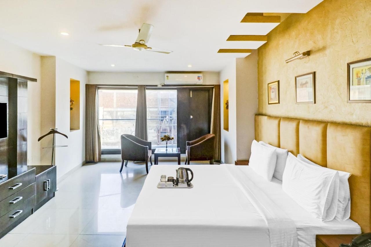 OYO Townhouse 517 La Sapphire Hotel New Delhi Eksteriør billede