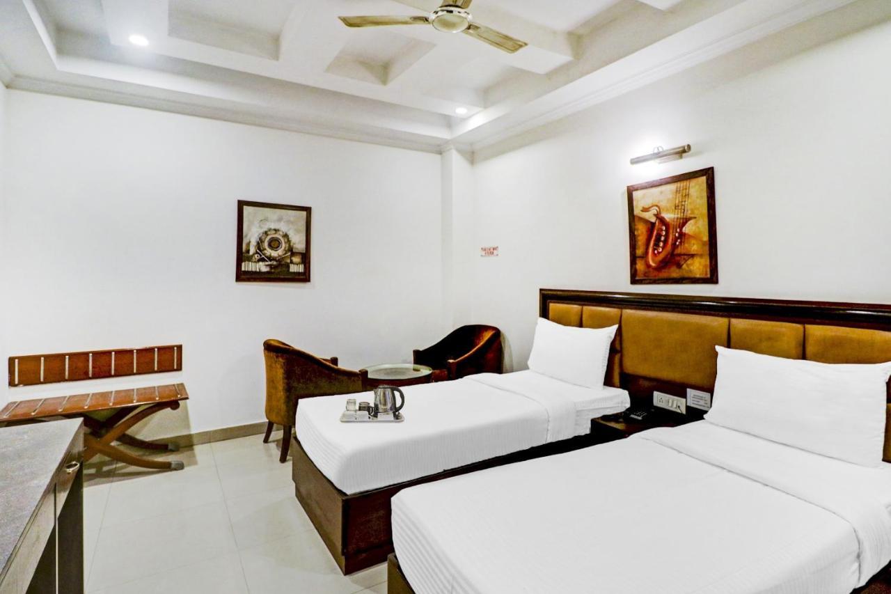 OYO Townhouse 517 La Sapphire Hotel New Delhi Eksteriør billede