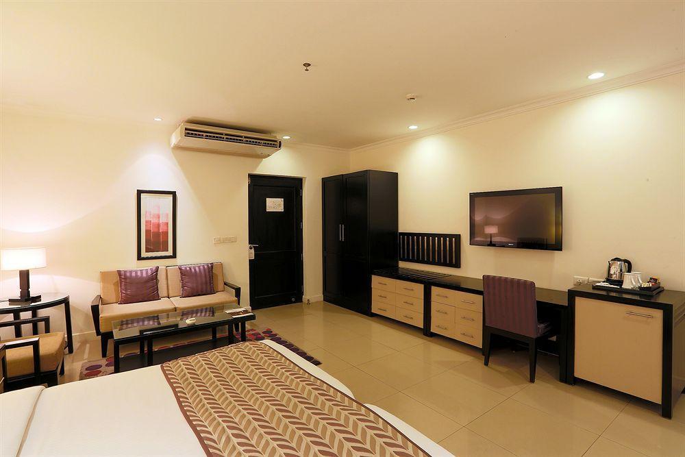 OYO Townhouse 517 La Sapphire Hotel New Delhi Eksteriør billede