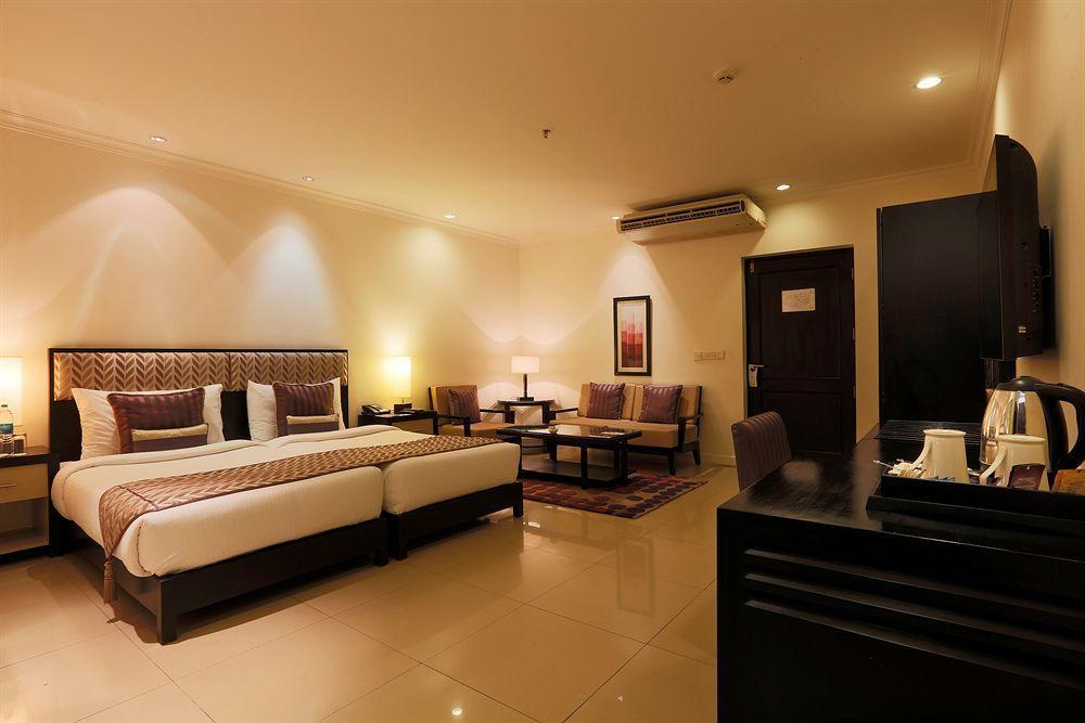 OYO Townhouse 517 La Sapphire Hotel New Delhi Eksteriør billede